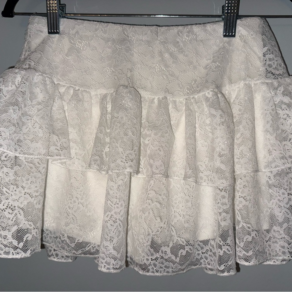 Chic White Lace Mini Skort